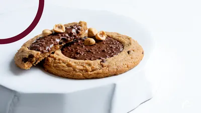 Kraukšķīgie cepumi ar lazdu riekstu virskārtu izmantojot Cacao-Trace sertificētu kakao